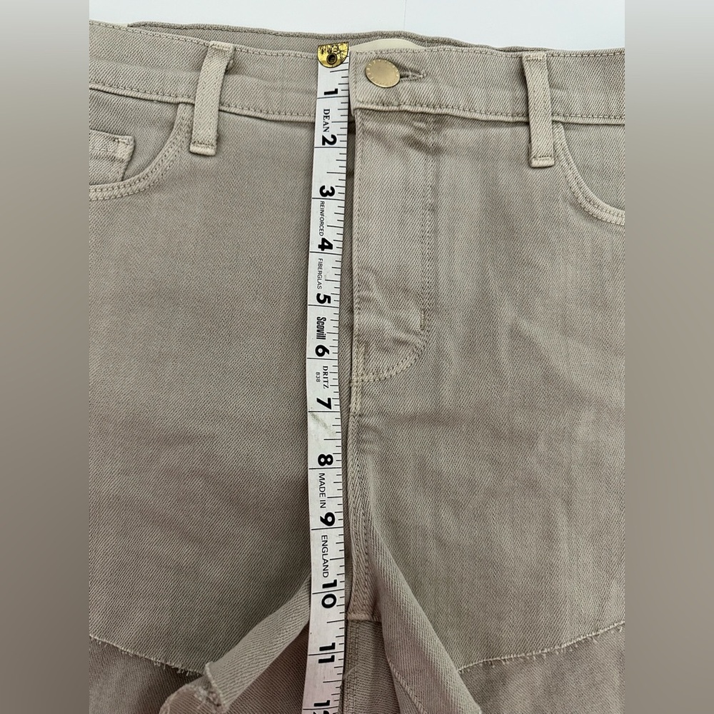 NWT L’AGENCE Audrey Mid-Rise Raw Hem Cut-Off Shorts Size 31 Biscuit Neutral - Picture 4 of 11